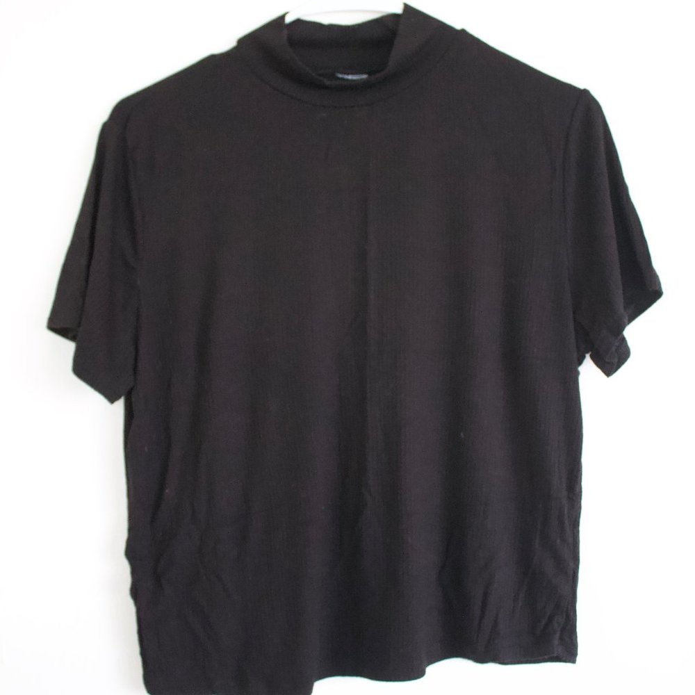 Simple Low Turtle Neck Top